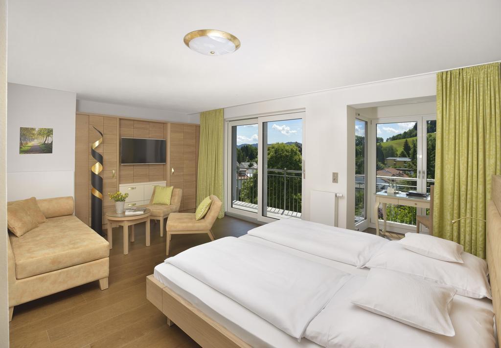 Hotel Hohe Linde Isny im Allgäu Pokoj fotografie